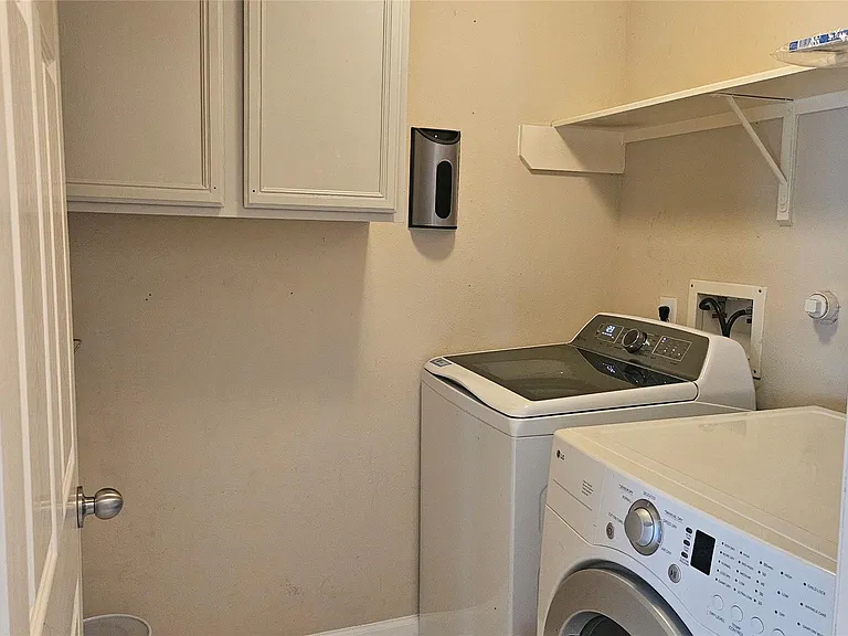9611 Drummond Cliff Ln — Photo 14
