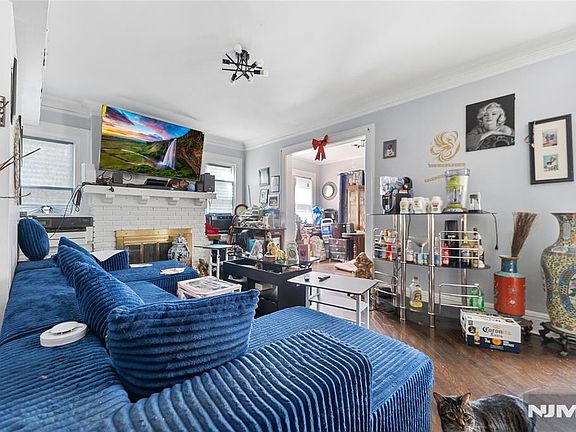 4th image of 240 Amherst Street