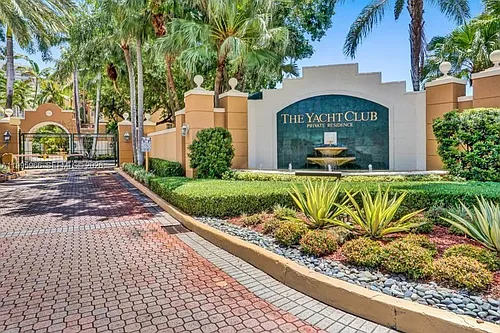 19801 E Country Club Dr #4301 Photo 1