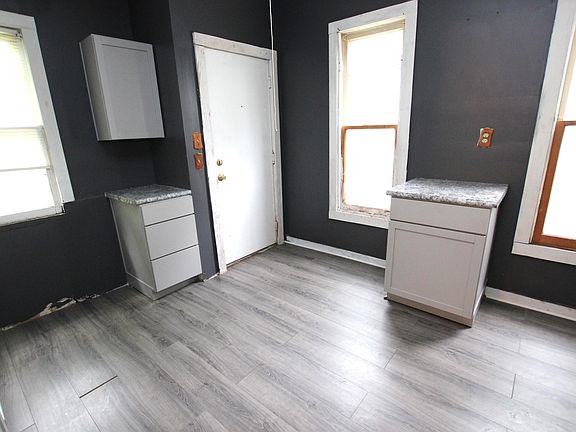 3rd image of 850 Prince St SE