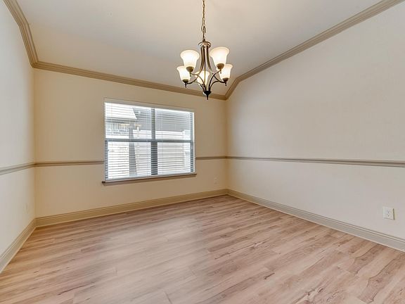 2nd image of 1300 River Oak Ln