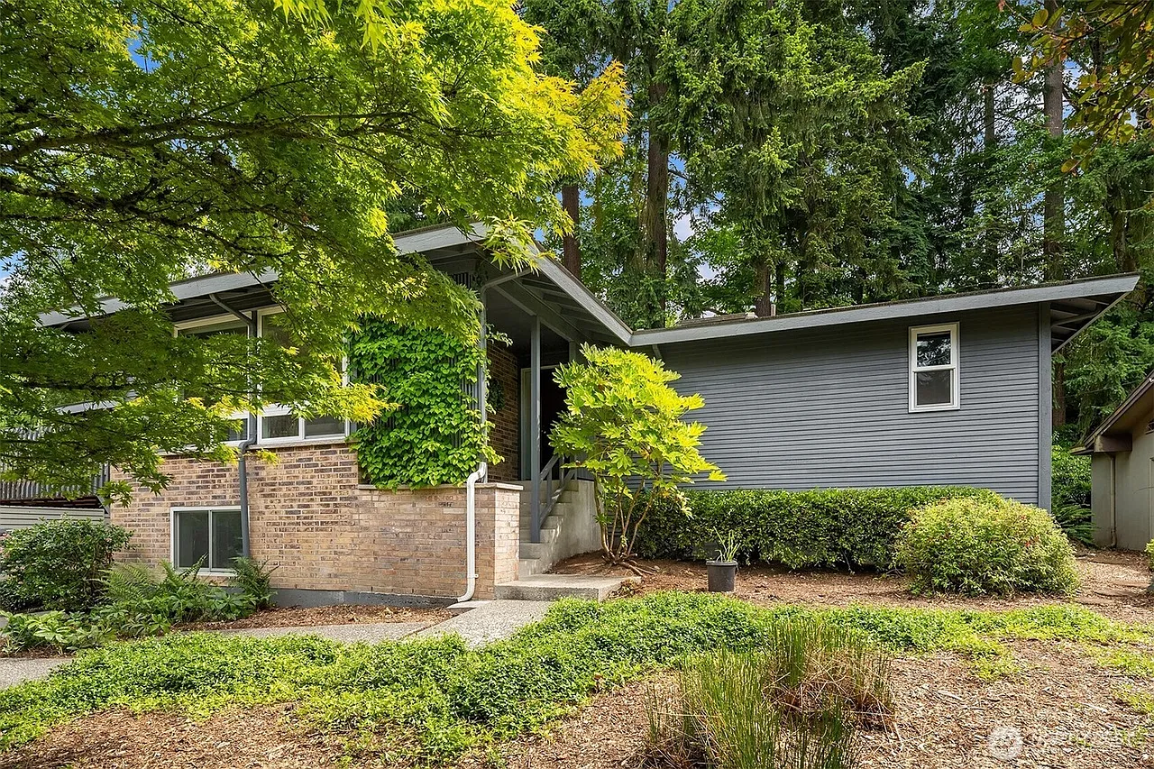 4 bed, 2640 sqft, $4,300 — Photo 3