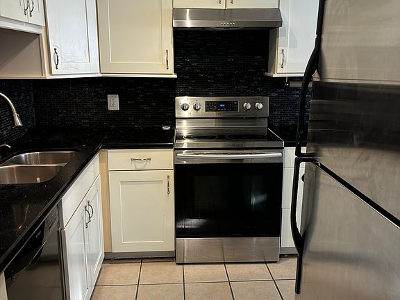 2nd image of 6907 Foxvalley Ln