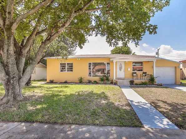 360 W 57th St, Hialeah, FL 33012