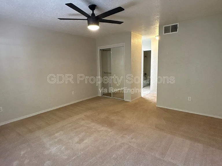 5828 Elmwood Dr NE — Photo 13
