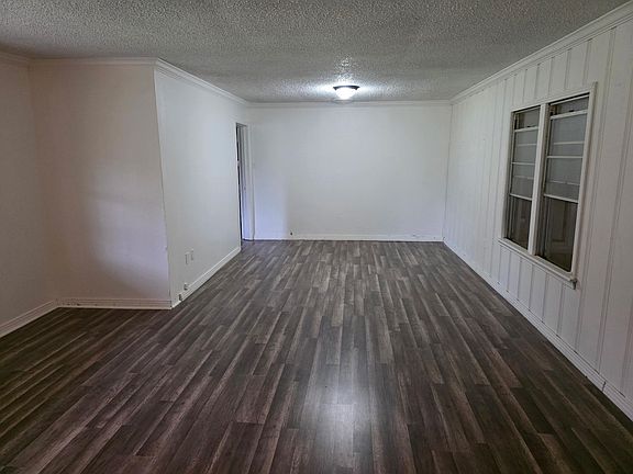 5th image of 1202 Churchill St