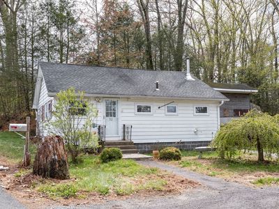 52 Lakeview St, Southwick, MA, 01077