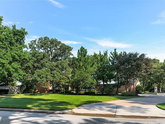 3rd image of 925 Meadow Oaks Dr