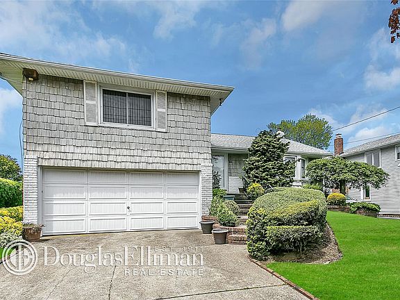 2nd image of 50 Lake Shore Blvd