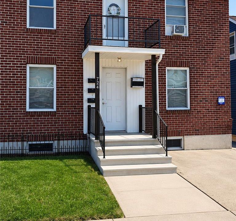 1st image of 724 E Barner St