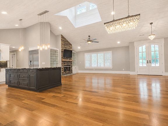 5th image of 700 Linden Road