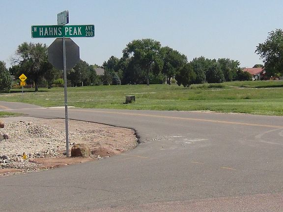 2nd image of 230 W Hahns Peak Ave