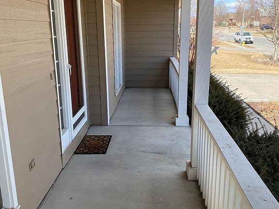 4th image of 214 Longwood Dr