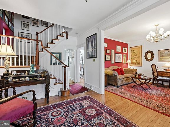 3rd image of 701 W 20th St