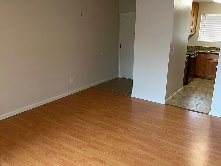 900 Alvarez Ave — Photo 17