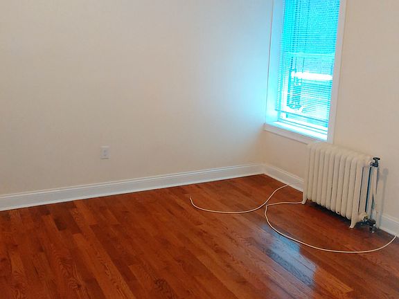 5th image of 17 Gifford Ave APT 4A