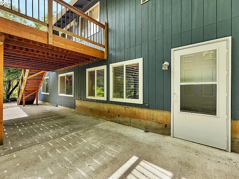 1320 NW Maple Ln #B — Photo 1