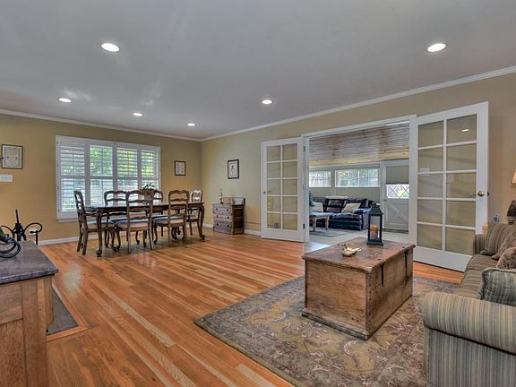 5th image of 855 S Genevieve Ln