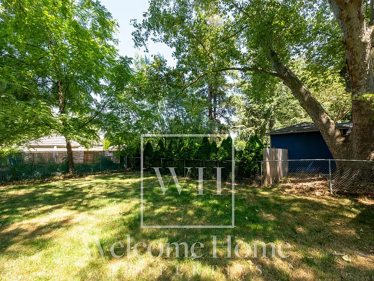 627 E Maple St — Photo 27