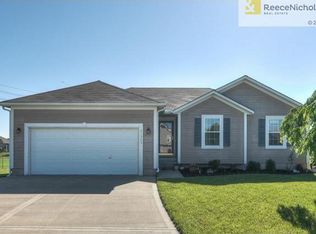 21903 Gracie Dr, Peculiar, MO 64078