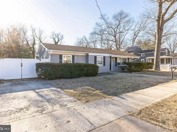 84 E Woodburn Ave, Pine Hill, NJ 08021