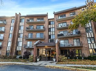701 Lake Hinsdale Dr #G-202, Willowbrook, IL 60527