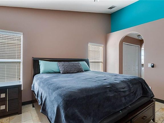 3rd image of 736 Chamberlin Trl