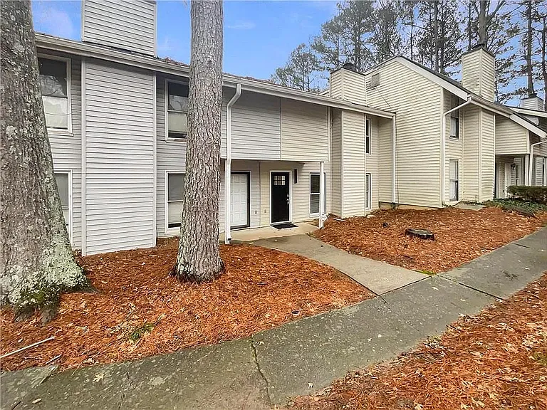 4410 Idlewood Ln — Photo 1