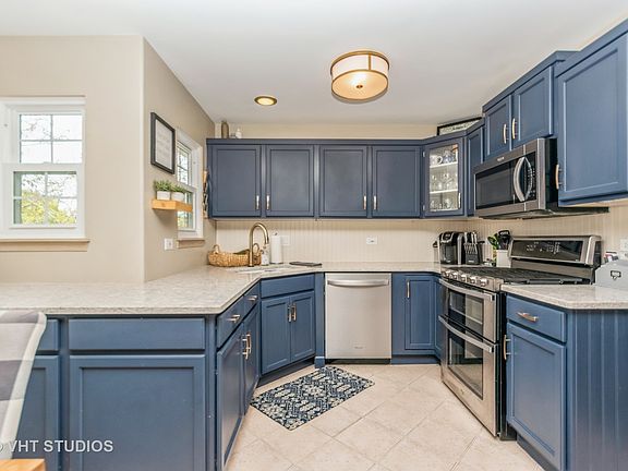 4th image of 18869 S Vanderbilt Dr