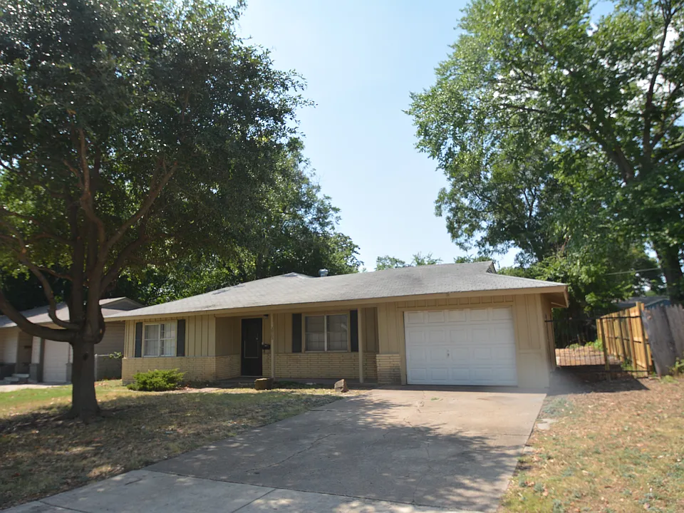 2905 Creston Ave