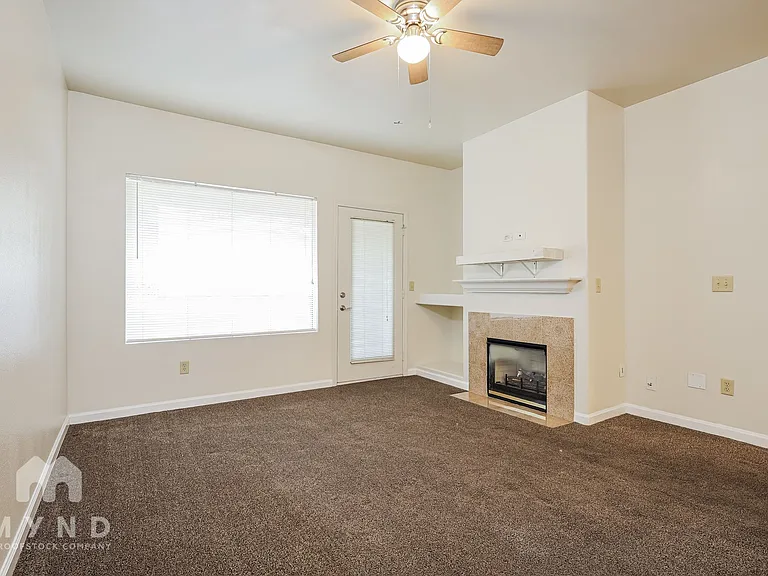 900 S Meadows Pkwy #822 — Photo 4