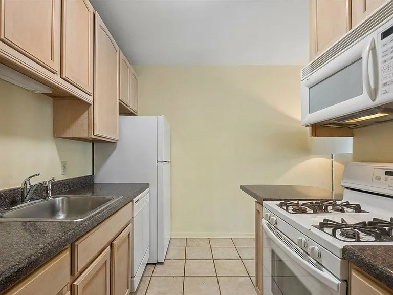 630 N State St #2001 — Photo 3