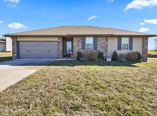 714 Lake Avenue, Clever, MO 65631