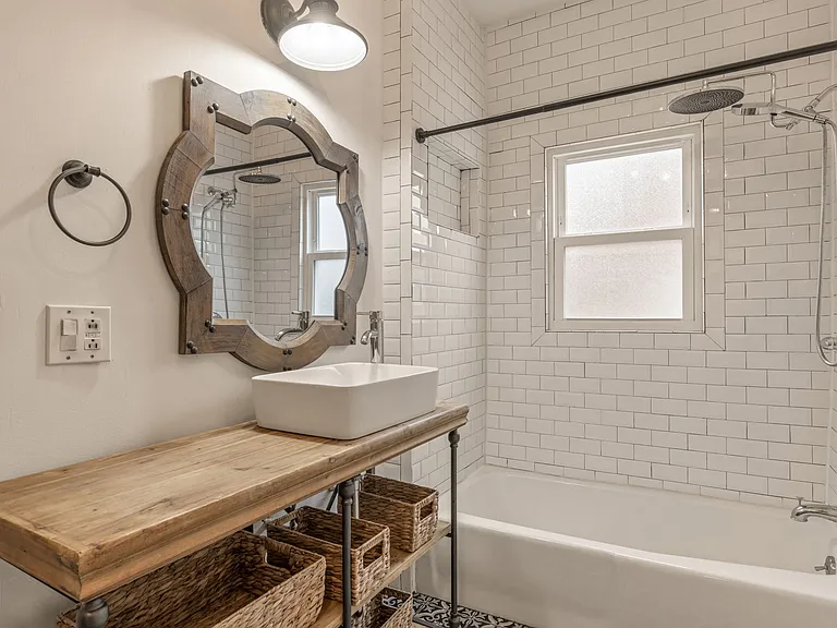 1315 S Evanston Ave — Photo 7