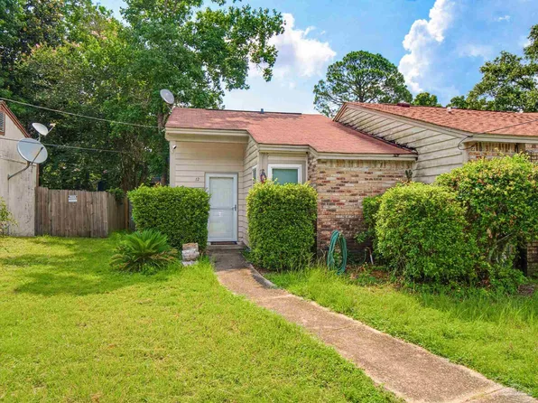 12 Crow Rd, Pensacola, FL 32506