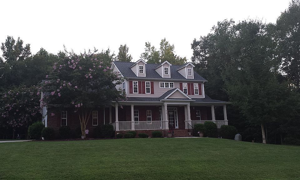 1st image of 215 Glenville Dr