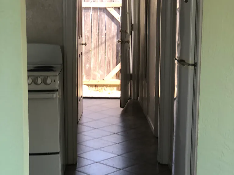 1105 Pitt Ave — Photo 6