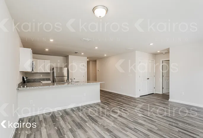 832 Whispering Creek Ave — Photo 4