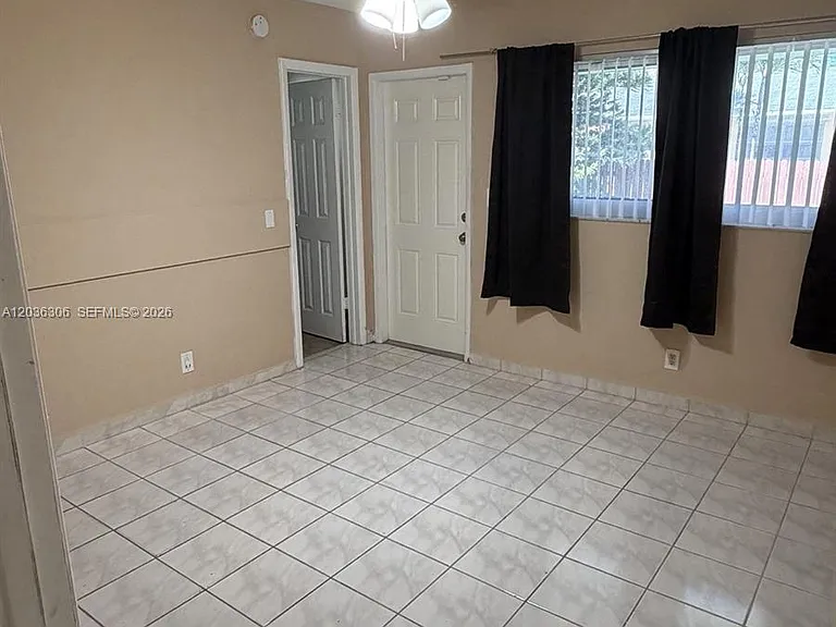 812 NE 2nd St #1-2 — Photo 4