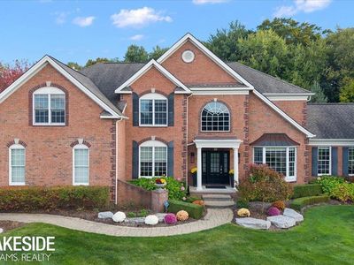 561 Kingstone Ct, Oakland, MI, 48363