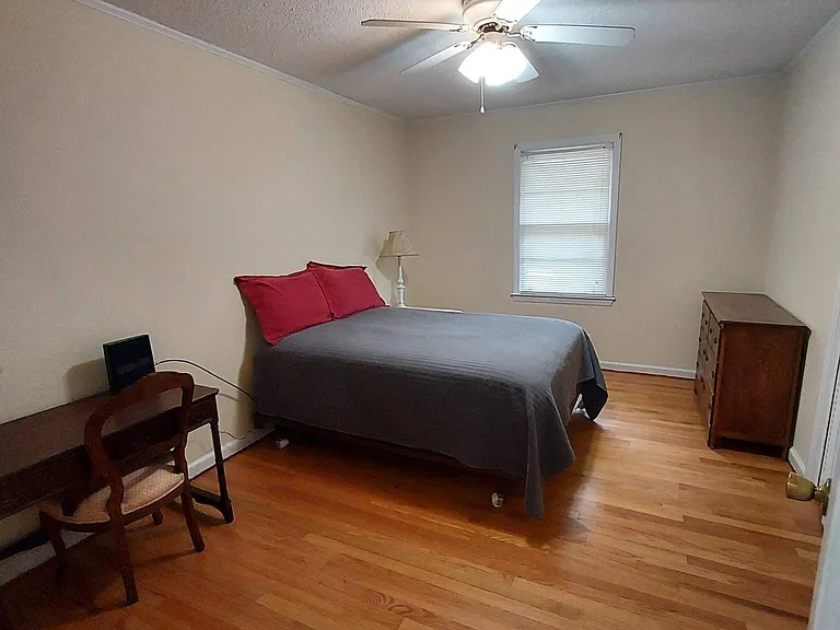1316 Roberts St — Photo 8