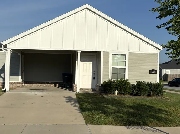 591 Cresswell Dr, Fayetteville, AR 72704