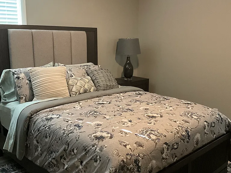 2308 Redbud Ln — Photo 2