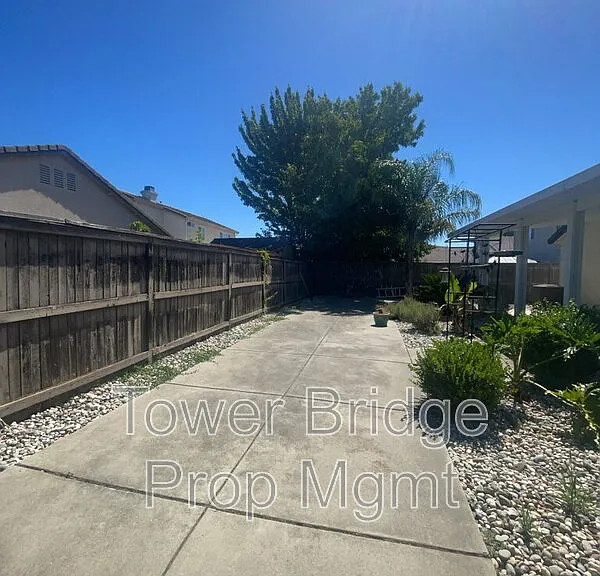 5501 Spring Falls Ct — Photo 4