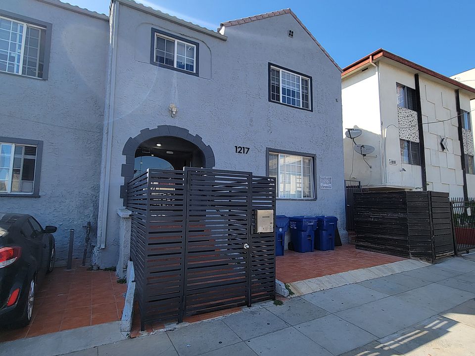 1st image of 121 N Berendo St #3
