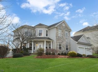 323 Pinnacle Dr, Lake Hopatcong, NJ 07849