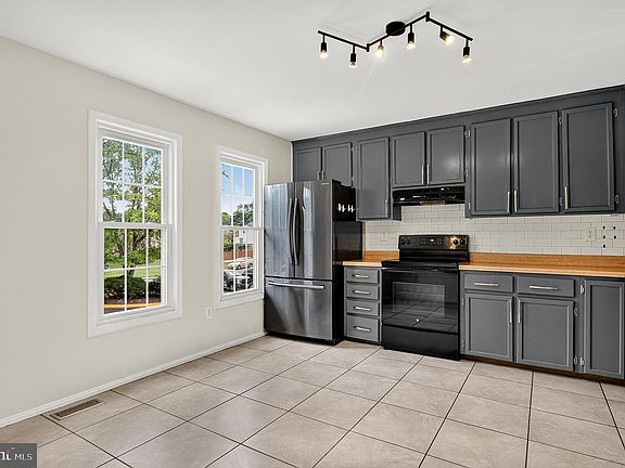 2nd image of 8490 Saddle Ct