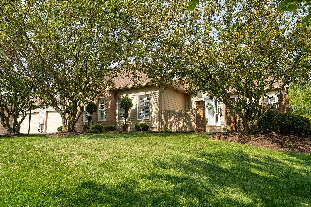 100 Linden Ct photo 1
