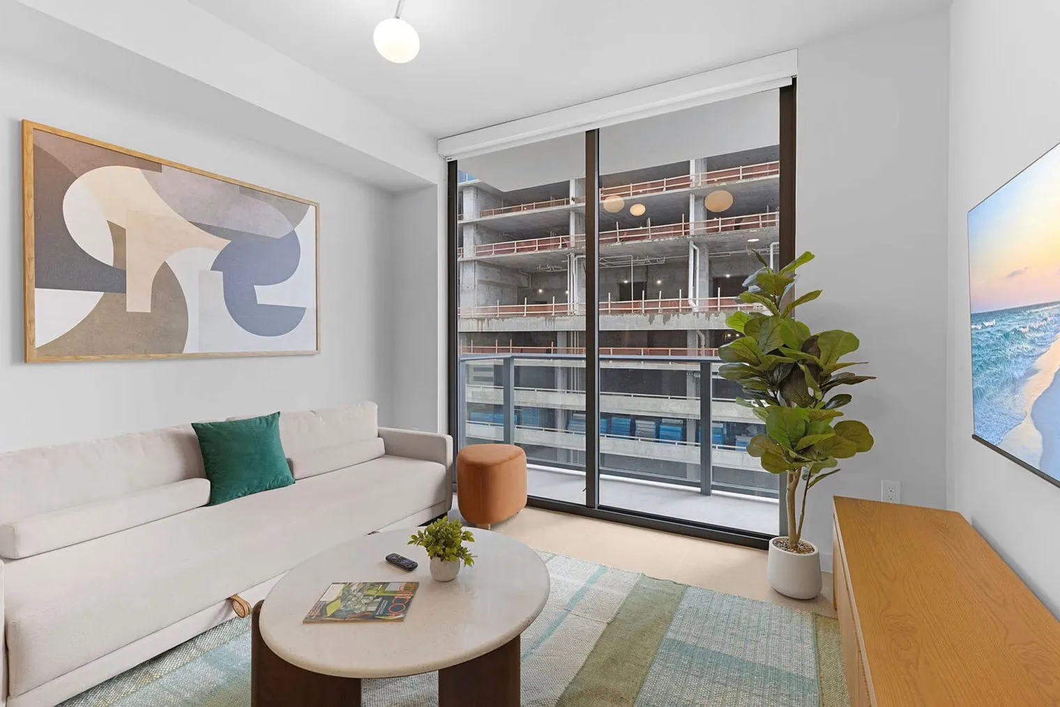 1 bed, 1.0 bath, 592 sqft, $3,742 — Photo 1