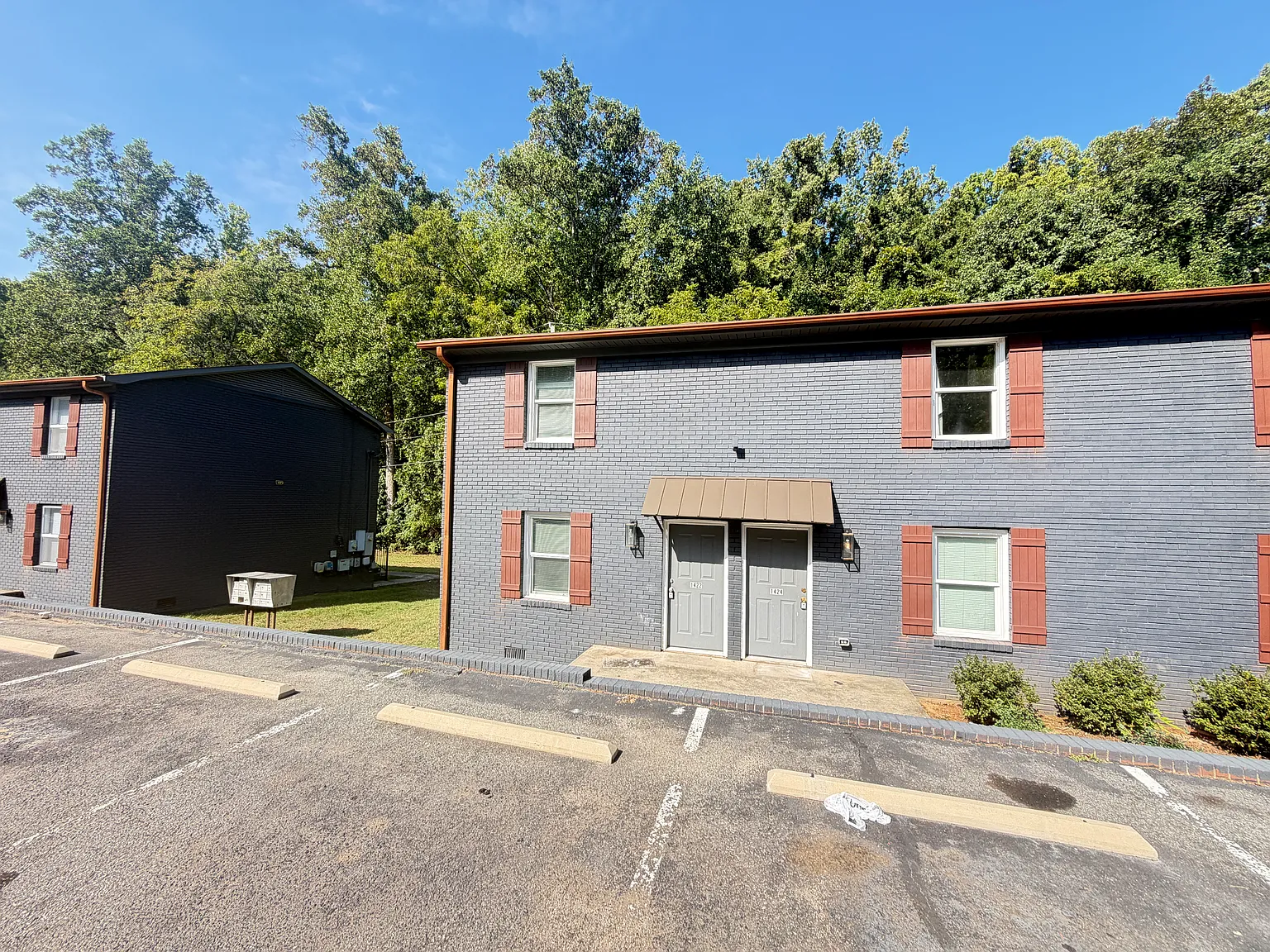 2 bed, 1.5 bath, 900 sqft, $1,100 — Photo 1
